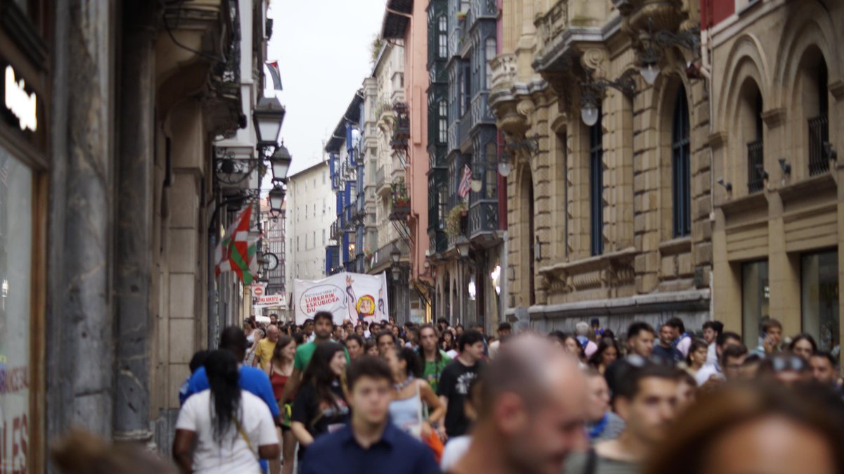 Atzo, Arriaga Plaza hartu genuen ozen aldarrikatzeko Luberrik ere eskubidea duela Bilboko Konpartsetan parte hartu eta txosnagunean espazio propio bat izateko.

Eskerrik asko gerturatu zineten konpartsakide eta pertsona guztioi.

Luberrik eskubidea du!