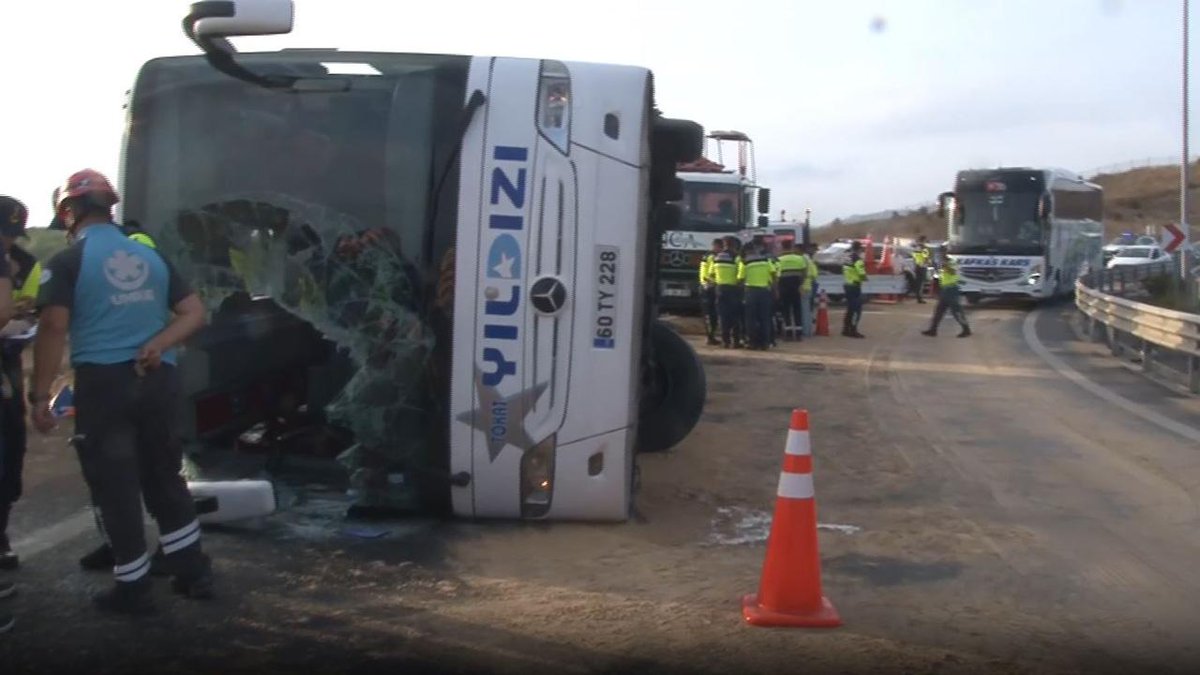 Otoyolu'nda yolcu otobüsü devrildi: 3 ölü 20 yaralı
mardinlife.com/gundem/otoyolu…