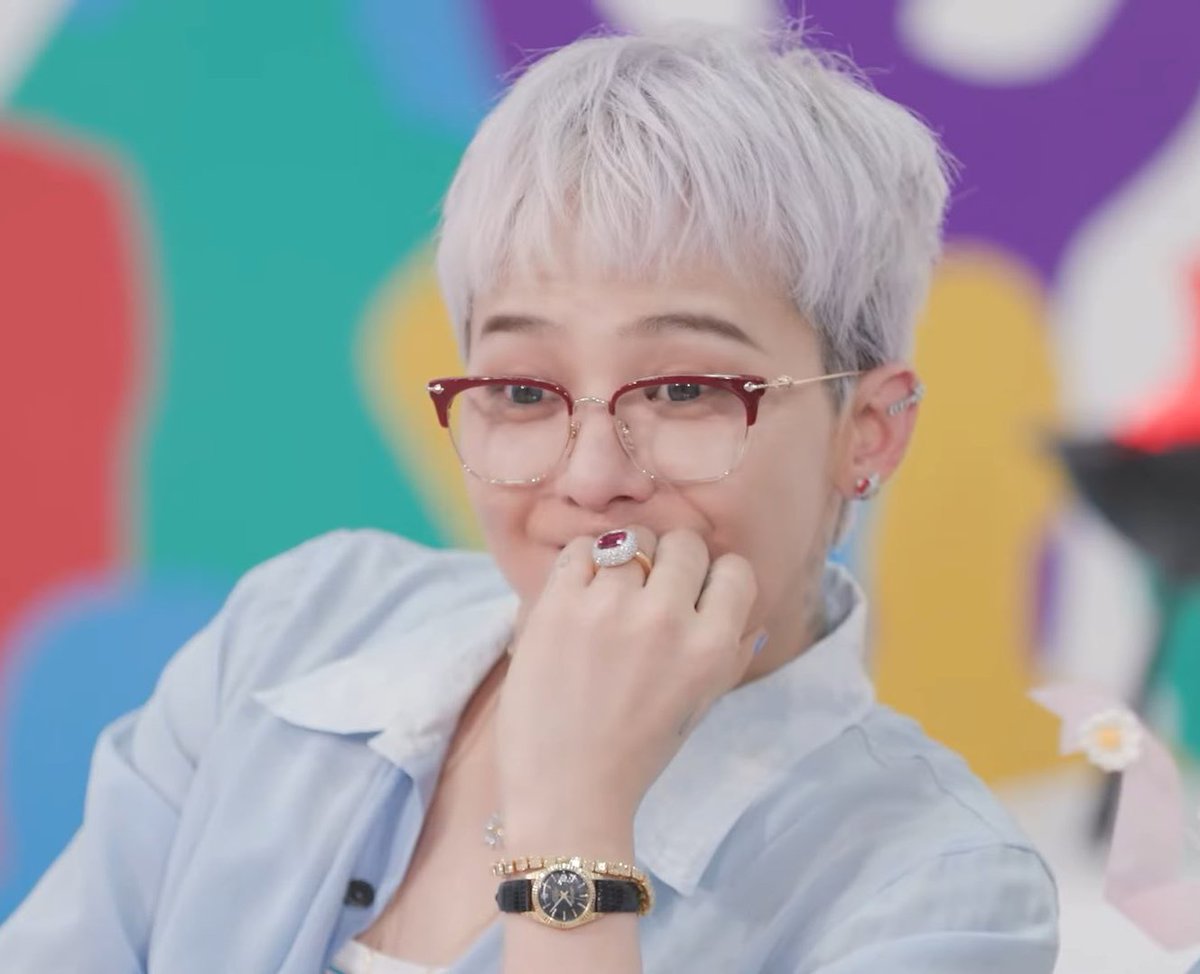 jiyongvamp's tweet image. two babies looking at each other 😭