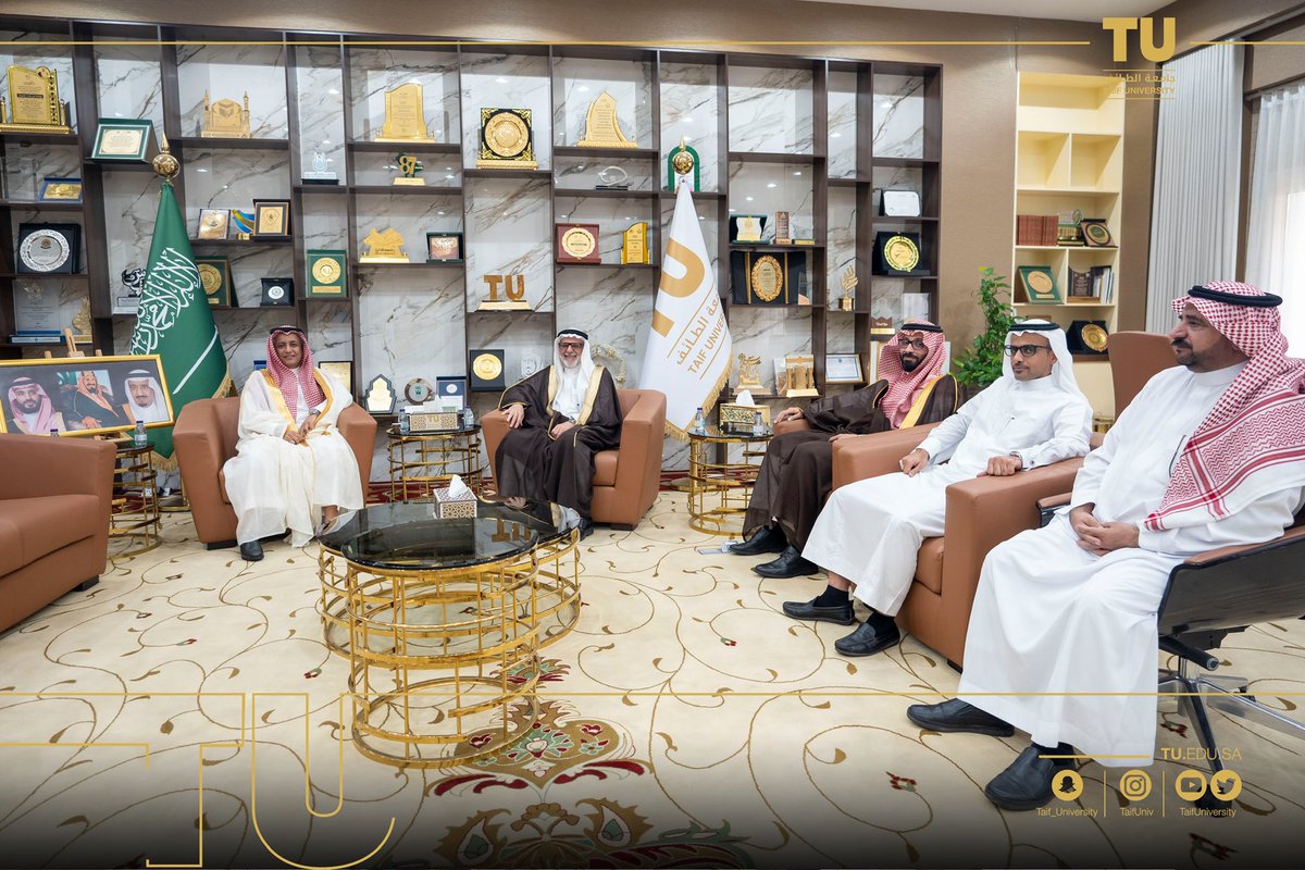 وقّعت #جامعة_الطائف اتفاقية تعاون مع شركة شمعة التوحّد للتأهيل؛ لتقديم حزمة من البرامج النوعية في مجالات متعددة ، من أبرزها :
- دبلوم تحليل السلوك التطبيقي
- دبلوم اضطراب التخاطب
- دبلوم مساعد معلم
- دبلوم التأهيل الوظيفي
وذلك تعزيزاً لدور الجامعة في تطوير البرامج التعليمية