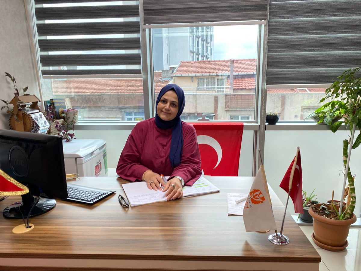 Ümraniye için nöbetteyiz. 🇹🇷

Bugün, İlçe Başkanlığımızda Yönetim Kurulu Üyemiz Hümeyra Gezin nöbetçidir. 

Nöbet Saatimiz: 
⏰ 11.00-16.00

✍️ Soru, görüş ve önerileriniz için İlçe Başkanlığımızı ziyaret edebilir; 

☎️ 0216 443 15 19 ' yi arayabilirsiniz.