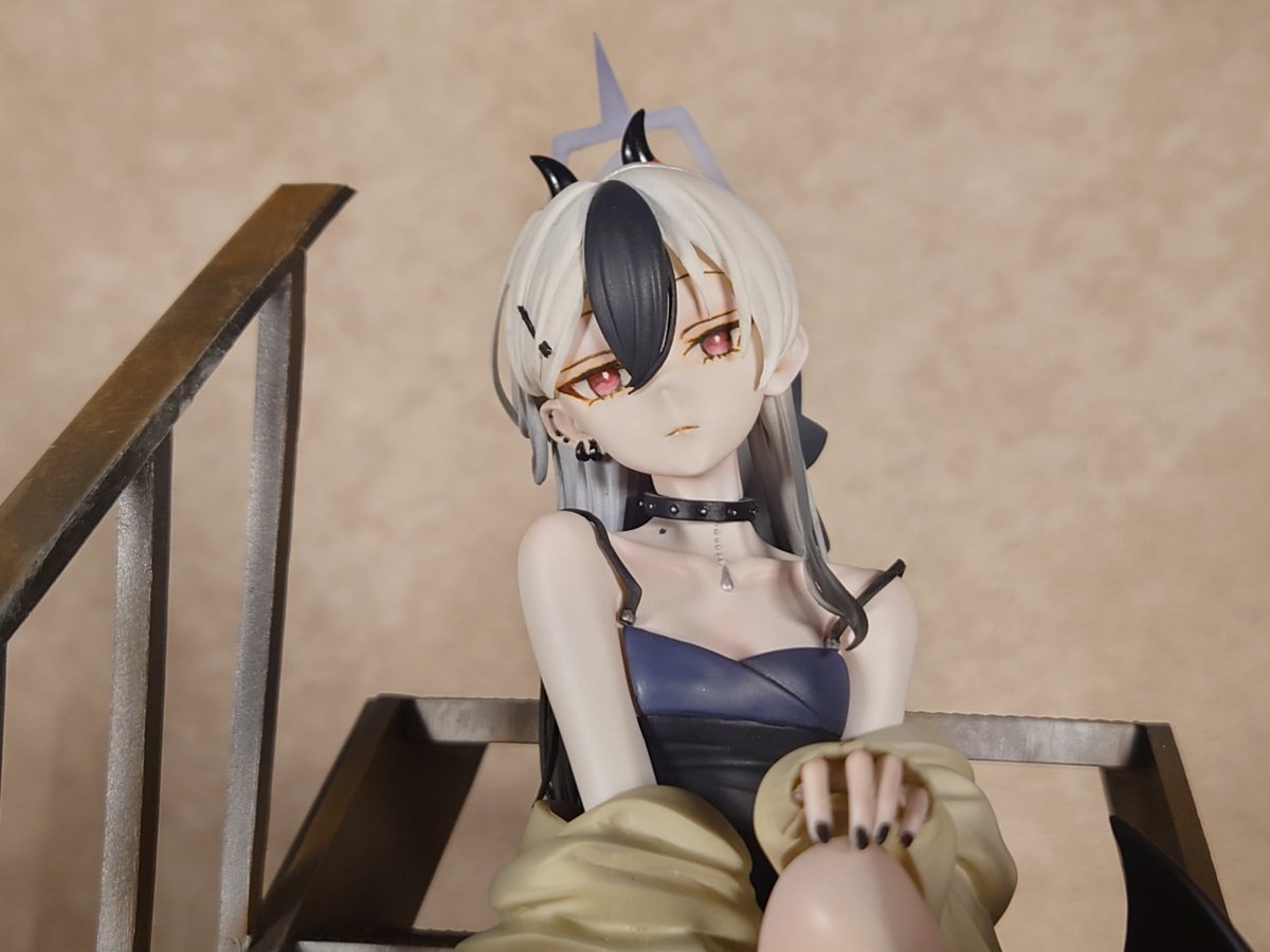 アリヌとsaiの工作部屋 様(<a href="/___sai___/">sai</a>)
鬼方カヨコ ドレスver
完成。
初の美少女キットで粗や反省点は沢山ありますが、推しキャラを自分の手で塗装し、完成まで漕ぎ着けることが出来たのが何より嬉しいです。
メモリアルロビーのアンニュイな雰囲気が見事に再現されたキットです。
#ブルーアーカイブ