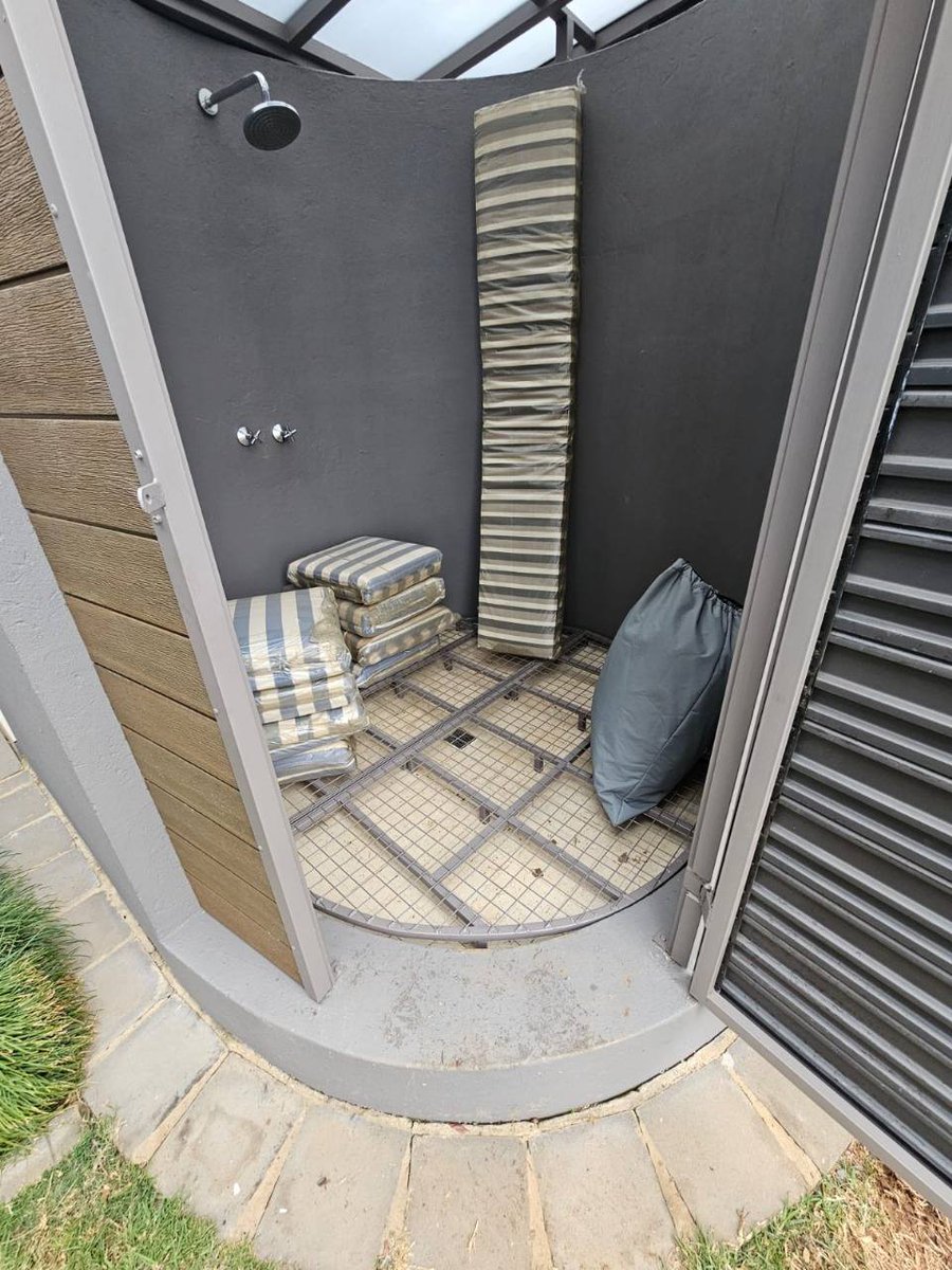 DesignAPretoria's tweet image. We Design, Manufacture and Install - Steel, Stainless Steel &amp;amp; Glass Balustrades, Driveway Gates, Fences, Security Doors, Burglar Bars, Decks and much more...