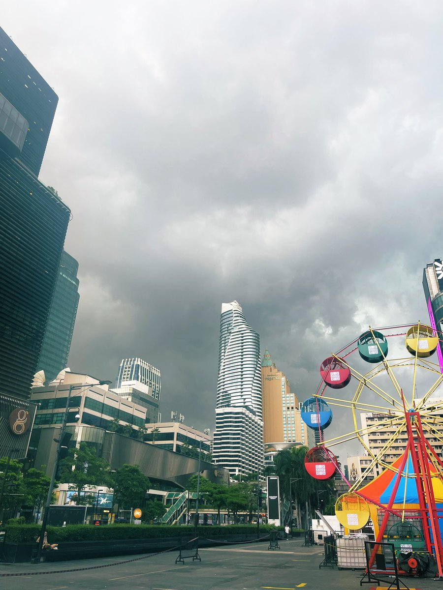 Nunnarato's tweet photo. ไม่น่ารอดจร๊าาาาา🌧️☔️ CTW
#เซ็นทรัลเวิลด์
#CentralGroup
#CentralWorld
#Central https://t.co/azfUkOTnuZ