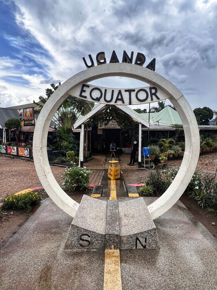A new week, a fresh start. This Monday morning found us at the center of the Earth.. the Equator excited for the safari adventures that lie ahead!

#nsavisafaris #ExploreUganda