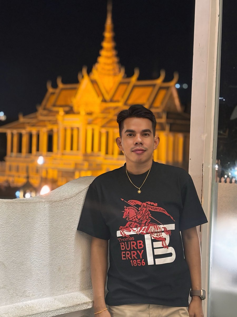 n51140's tweet photo. Royal Palace Cambodia. https://t.co/erSgDltev3