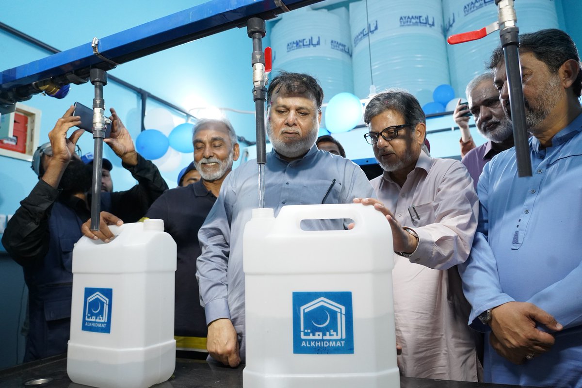 alkhidmatKHI's tweet image. الخدمت کراچی کا صاف پانی کی فراہمی کی جانب ایک اور قدم!
گلشن اقبال بلاک 7 میں 71واں واٹر فلٹریشن پلانٹ افتتاح ہوا۔
عزم: صاف پانی، صحت مند زندگی
#AlkhidmatKarachi #CleanWater #CommunityService