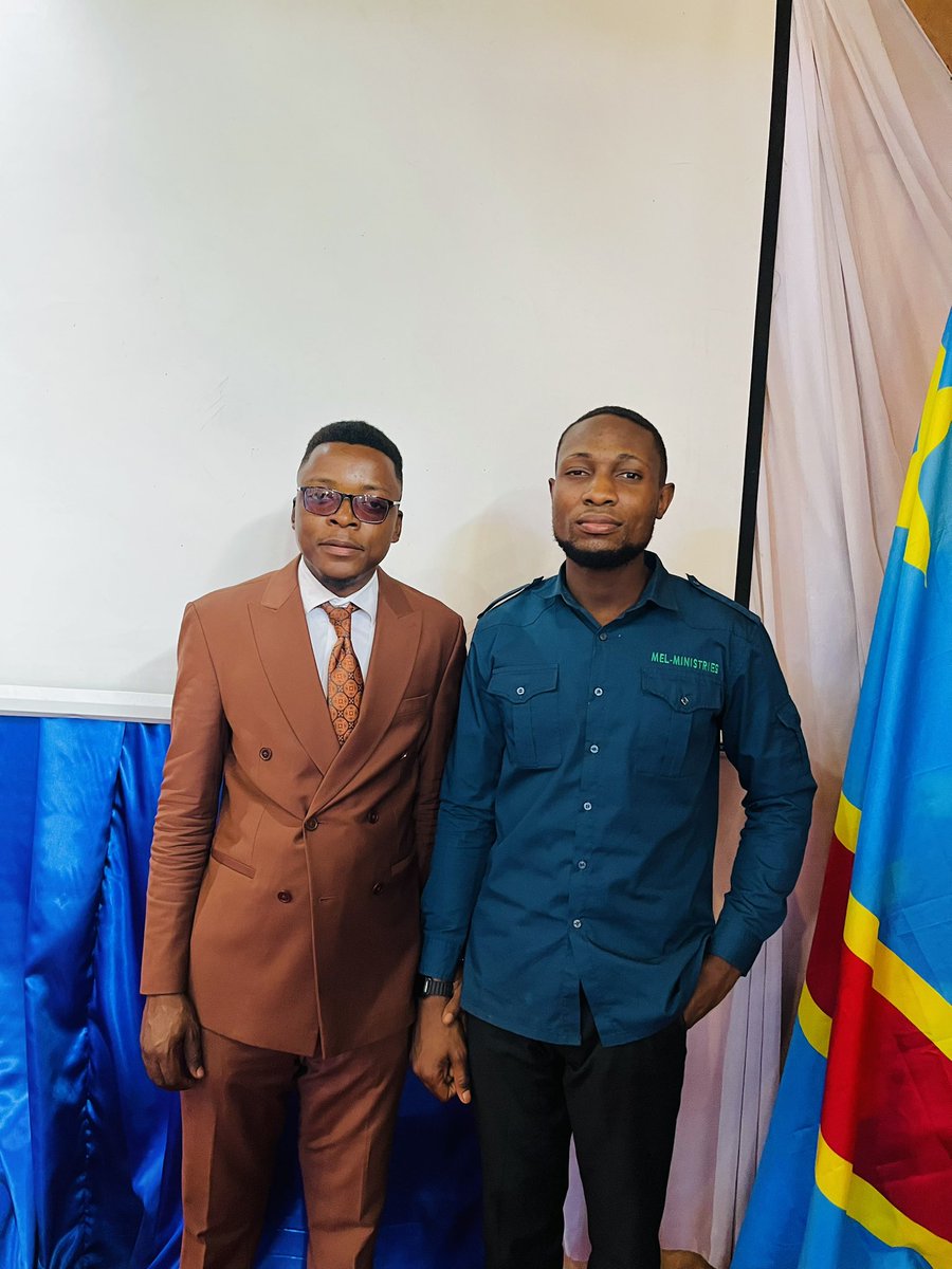 ParmelMel's tweet photo. #RDC le ministre des affaires religieuses et son pasteur 😍🙌🏾☺️ https://t.co/IJgQCw4J07