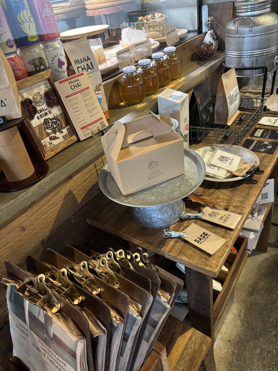 YvYb0's tweet photo. #CHILLKITCHEN
病院の帰りに母とカフェ
チーズケーキとほうじ茶のドリンク
雰囲気がクラシカルなシックな感じで女性客しかいない✨
落ち着いたお店です💕
病院の近くにこんな素敵なお店があるなんて!
素敵な出合い❣️❣️❣️ https://t.co/f5oXVYmtNg