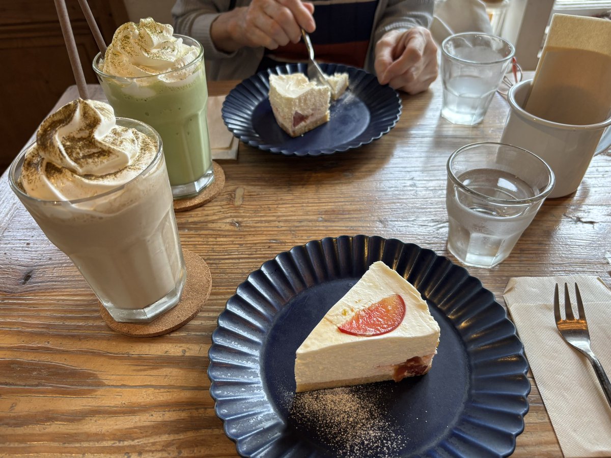 YvYb0's tweet photo. #CHILLKITCHEN
病院の帰りに母とカフェ
チーズケーキとほうじ茶のドリンク
雰囲気がクラシカルなシックな感じで女性客しかいない✨
落ち着いたお店です💕
病院の近くにこんな素敵なお店があるなんて!
素敵な出合い❣️❣️❣️ https://t.co/f5oXVYmtNg