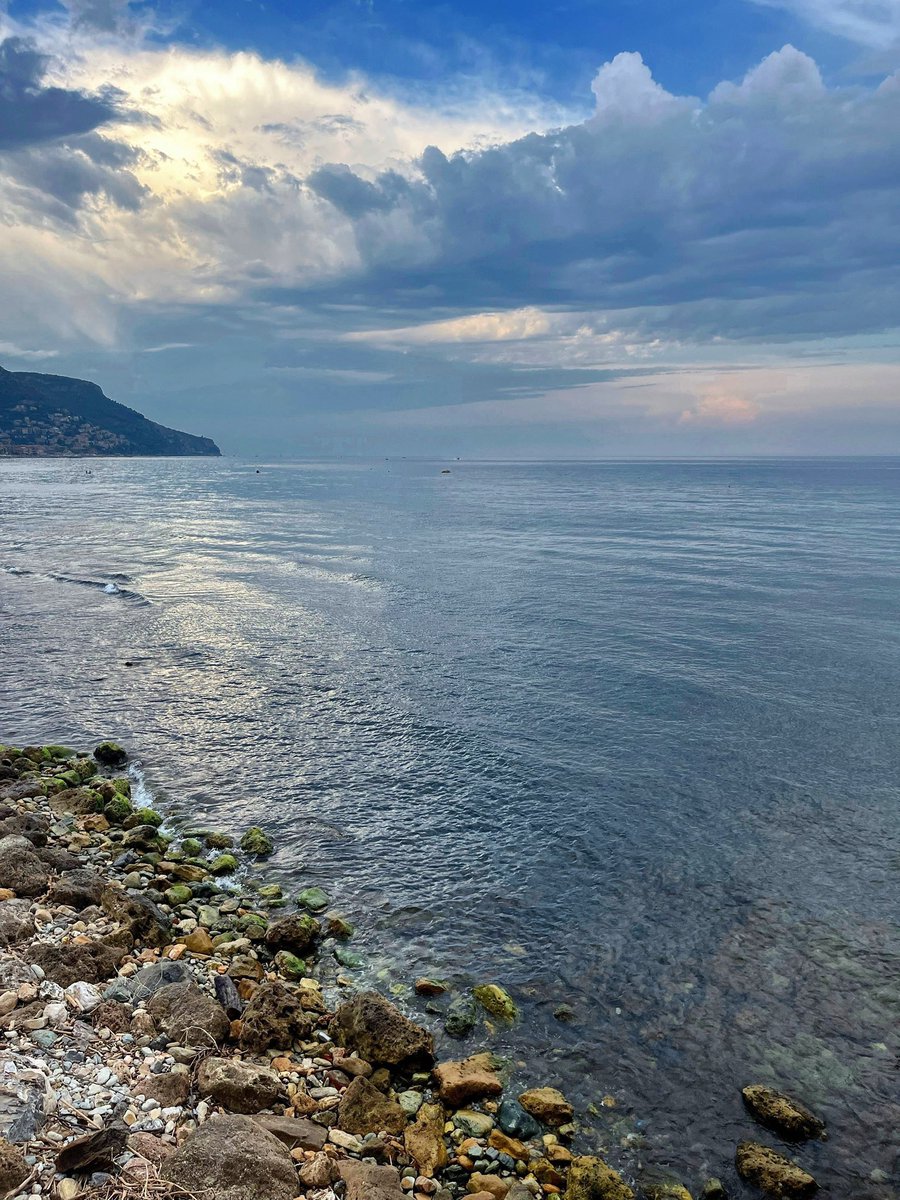 Monday morning…..🌥️🌊