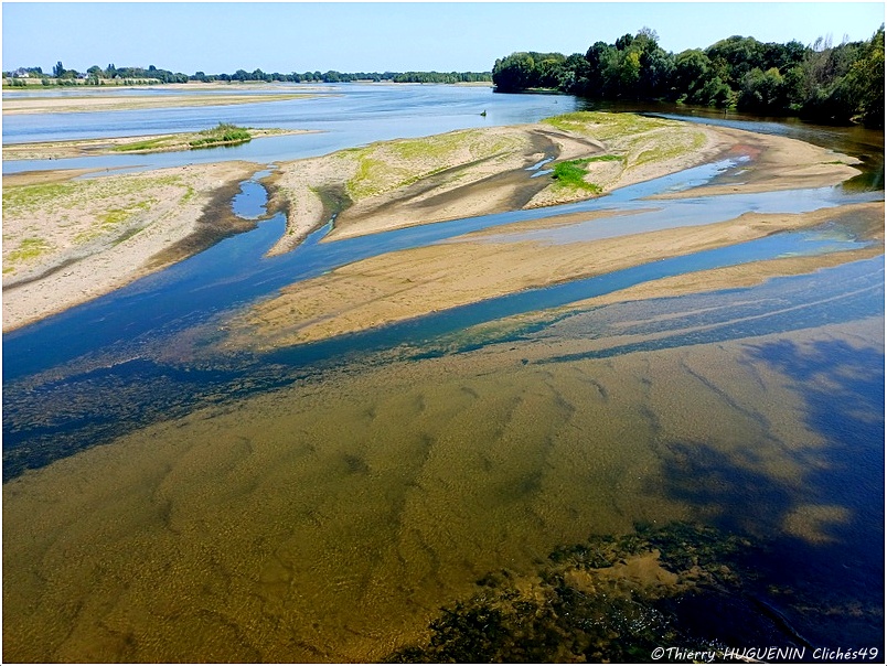 Cliches49's tweet photo. Quand la Loire fait découvrir ses bancs de sable à Saint-Mathurin sur Loire...
#bordeloire #laloire #bancdesable #saintmathurinsurloire https://t.co/PbW3P7FMh2