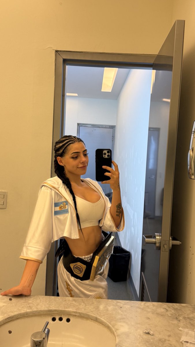 milica_yb's tweet image. perdón por no ser constante no los quería decepcionar, me puse focus y LO LOGRAMOS🥹🫶🏼 grachias por siempre confiar en mi ratitas❤️ los amo muchito