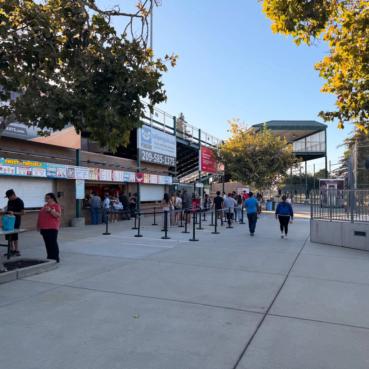 📍John Thurman Field, Modesto

⚾️ Inland Empire 66ers 4-5 Modesto Nuts

🎟️ $15

👬 592

#️⃣ Lifetime MiLB ballpark number 5

#ModestoNuts #GoNuts #InlandEmpire66ers #66ers #SoundTheHorn