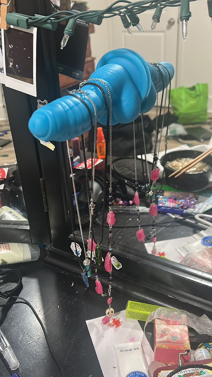 katespayedd's tweet photo. guys do u like my necklace stand https://t.co/0qt4HHDiJn