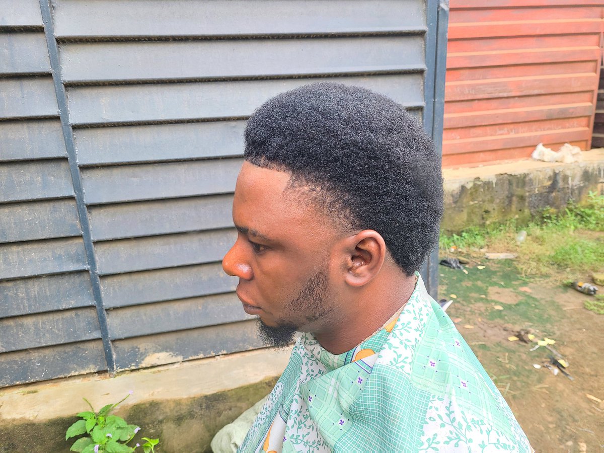 Kola_Emmanuel01's tweet photo. GM ✨️,
It's a new week,
Never despise your small beginning 💖💖
#UnisexSalon #SalonVibes #HairTransformation
#GenderNeutralBeauty #HairCare
#FreshCut #BeautyForAll
#ModernSalon #HairCare
#StyleForEveryone https://t.co/SyXlYi9MJZ