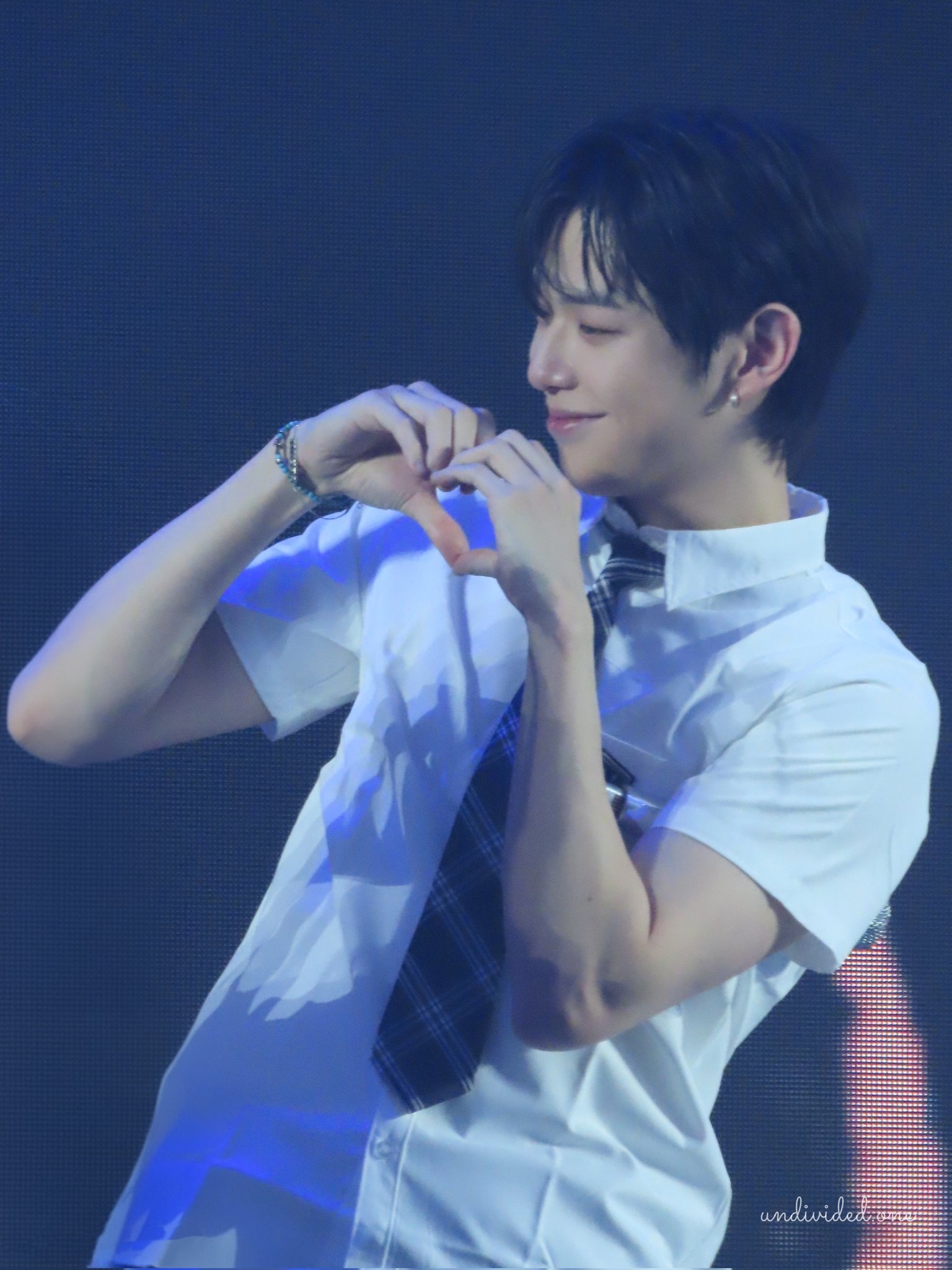 セール中…カン・ダニエル直筆サイン入り2Lサイズ写真…Kang Daniel undivided.one on X: 