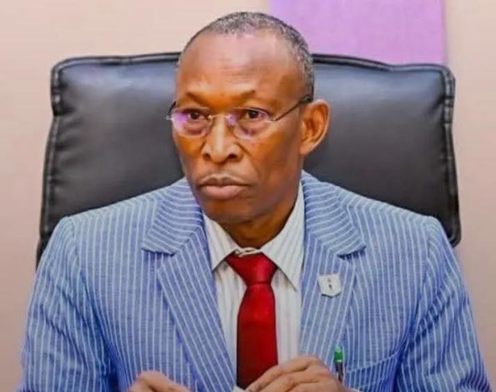 AppolinaireJoa's tweet photo. Après un long silence, je reprends la parole. Le Burkina Faso traverse des défis mais aussi des opportunités. Restons unis, solidaires et responsables pour bâtir un avenir de paix et de prospérité. 🇧🇫 https://t.co/Al2HwPHlQU