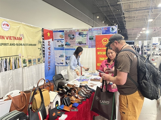VietnamNewsVNS's tweet photo. The Canada Trade Fair 2025 is creating new opportunities for Vietnamese footwear exporters to expand into the North American market.

This marks a promising step for Việt Nam’s footwear industry to strengthen its international footprint.
#Vietnamnews https://t.co/hpPtfV5W9f