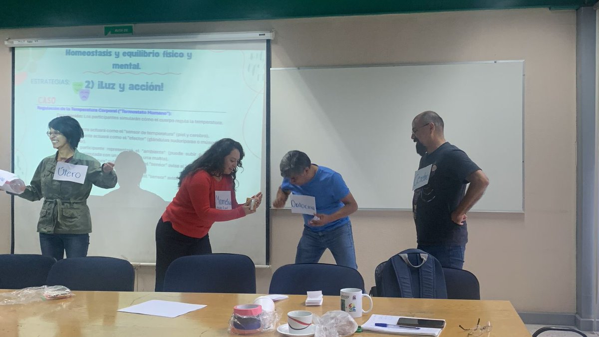 Presente en la Jornada de la Academia de Biología del <a href="/IEMS_CDMX/">IEMS CDMX</a> que se realiza del 12 al 18 de agosto del 2025 en la Sala de Juntas del Plantel Azcapotzalco 1, con una serie de exposiciones sobre las estrategias de enseñanza y evaluación para las asignaturas de Biología 1 y 2