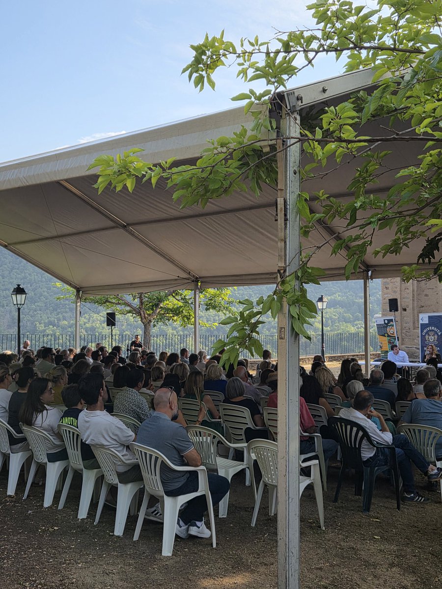 GeniuGherardi's tweet image. Più di 200 persone accolte à a Parata d'#Orezza, unu di i paesi più chjuchi di #Corsica,  pè una "Una sera d'estate cù Pasquale Paoli", hè statu una scumessa. 
À ringrazià à tutte è à tutti pè sta bella stonda d'amicizia è di spartera.
@UnivCorse
@umrlisa
#paoli2025 #paoli300…