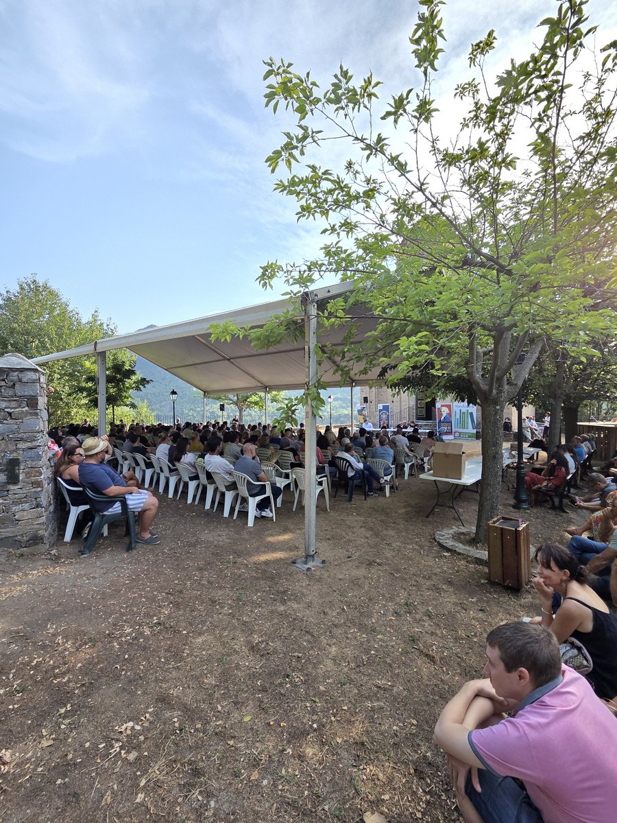 GeniuGherardi's tweet image. Più di 200 persone accolte à a Parata d'#Orezza, unu di i paesi più chjuchi di #Corsica,  pè una "Una sera d'estate cù Pasquale Paoli", hè statu una scumessa. 
À ringrazià à tutte è à tutti pè sta bella stonda d'amicizia è di spartera.
@UnivCorse
@umrlisa
#paoli2025 #paoli300…