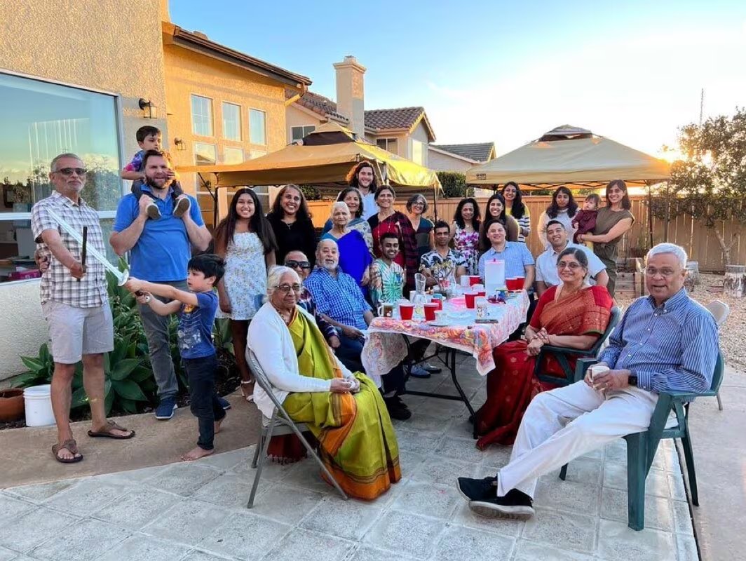 lc210cbe's tweet photo. @pawgmaxi @bunnygrypr You're never going to be able to gaslight everyone into forgetting that Vance's immediate and extended family are literal third world street shitters https://t.co/3xUYMCh8BF