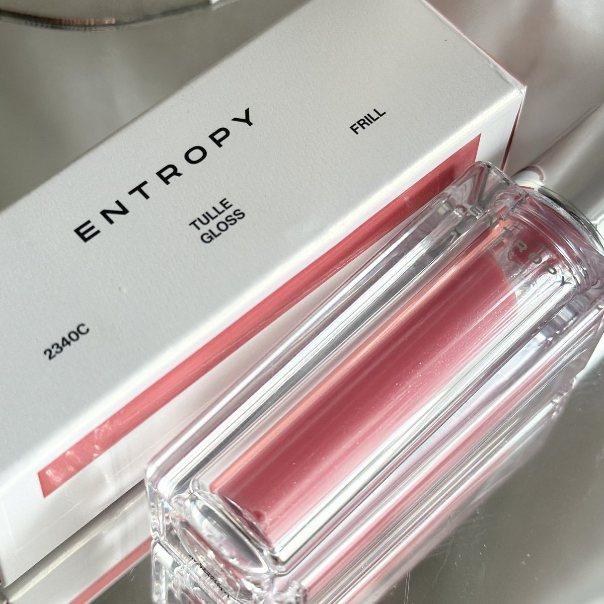 atari0404's tweet photo. \ 重たいグロスはもう卒業!/
軽く塗ってクリアに輝く
ENTROPYのTULLE GLOSS
7カラー展開から私は #FRILL を使用
自然な血色感を与える
ピーチコーラルカラー🍑
ゴールドカラーのパール入りで
キラキラと輝いてくれるよ!
https://t.co/FmcGDppnjC
Gifted by @entropy_jp
#ENTROPY #TULLEGLOSS https://t.co/18qVUSgB6Z