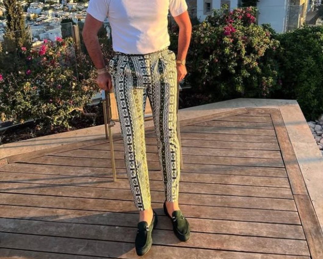 ebugargamelyeni's tweet photo. Kemalizm kaybetti. 
Bizi batılı yapamadılar. 
İslamın nuru galip geldi. 

Diyen avukat arkadaşın kombini 👇 https://t.co/GtA4wFzIgA