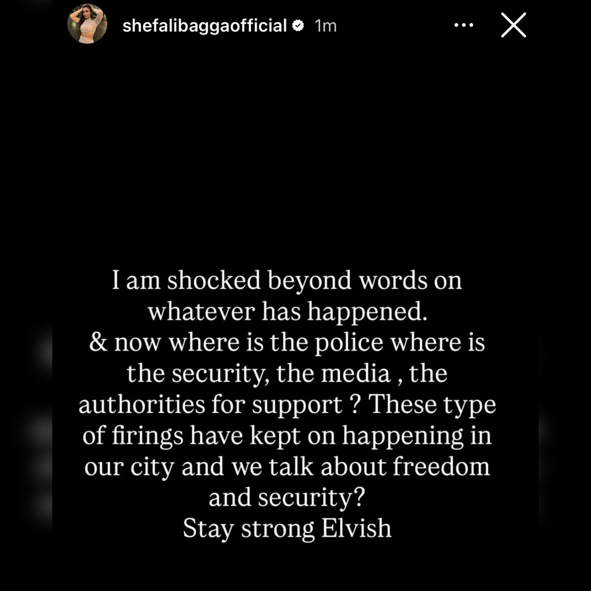 reality_scoop_'s tweet photo. Shefali Bagga stands in solidarity with #ElvishYadav after the shocking firing incident outside his Gurgaon home. 📰💔
She questioned police, media &amp; authorities on rising insecurity in the city.
“Stay strong Elvish” 🙏

#ElvishYadav #ShefaliBagga #BreakingNews #SupportElvish https://t.co/QMufWD05gB