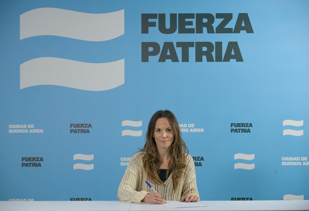 Desde la <a href="/CAL7deJulio/">Corriente 7 de Julio</a> y el <a href="/FAP_arg/">Frente de Abogadxs Populares</a>, celebramos con mucha alegría y orgullo la candidatura a Diputada Nacional por la Ciudad de Buenos Aires de nuestra compañera <a href="/NataliaBSalvo/">Natalia Salvo</a>. 
Con el voto, defendamos el trabajo, la soberanía y el Estado de Derecho.

Nadie se Salva Solo.
