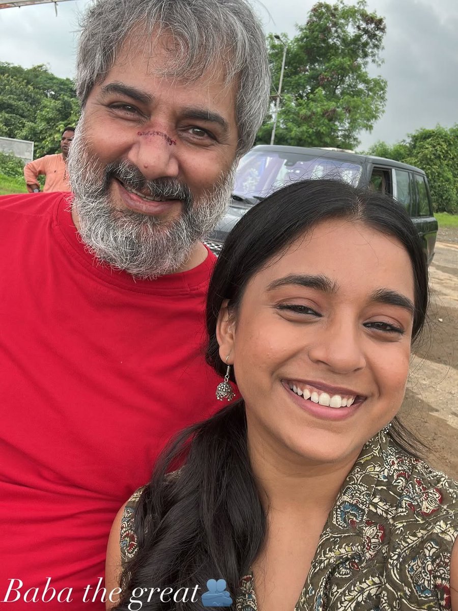 SumbulMyLight's tweet photo. Wishing all the success to the entire team of #IttiSiKhushi! ✨✨

#VarunBadola 
#RajatVerma
#RoseAudioVisuals 
#SumbulTouqeerKhan ❤️🧿 https://t.co/CoYjOi5hB9