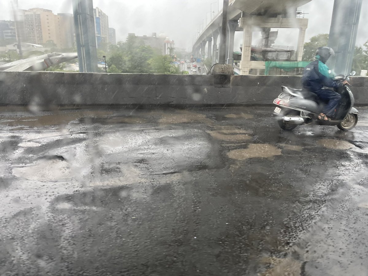 pmsinghania's tweet photo. Frustrating to see such poor condition of Mumbai Western Express Highway. 2 hours+ congestion due to 1 stretch of poor road in Bandra. Will someone get fined?
@MumbaiPolice @mieknathshinde @Dev_Fadnavis #MumbaiTraffic https://t.co/7wf6lADwZS