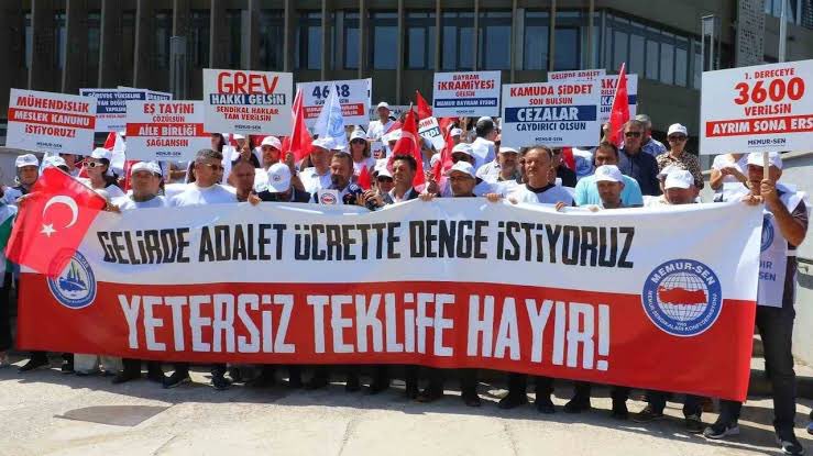 🔴Memurlar, yetersiz zam teklifini protesto için Türkiye genelinde iş bıraktı.