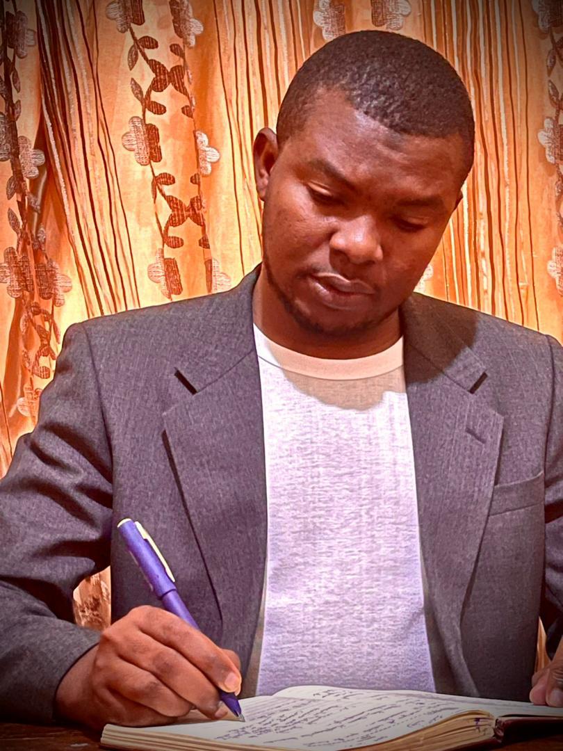 MounirMahamat6's tweet photo. Si tous nos cadres aimaient le Tchad autant qu’ils disent aimer le Maréchal du Tchad ;
s’ils respectaient la vie de millions de Tchadiens autant qu’ils respectent le Maréchal ;
s’ils admiraient réellement notre pays avec la même ferveur qu’ils admirent le Maréchal ;
et s’ils étaient sincères, redevables et loyaux envers la nation autant qu’ils le prétendent envers le Maréchal ;
alors, incontestablement, notre pays connaîtrait un essor remarquable en très peu d’années.

Belle semaine à toutes et à tous. Ensemble, faisons grandir le Tchad dans la paix, l’unité, la sincérité et l’espoir.