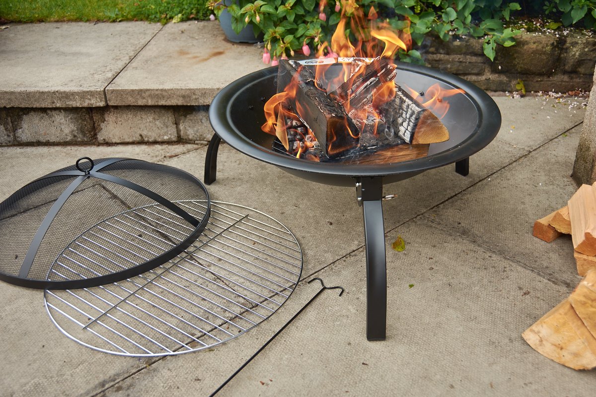 🔥 Heat up your alfresco experience this barbecue summer with our amazing Dual Firepit Barbeque – now only £27! Perfect for any garden size, it's stable, foldable &amp; comes with a storage bag. 
Shop it here - barbequick.com/grillguide/pro… 
#BBQSeason #OutdoorLiving #CoolItQuick