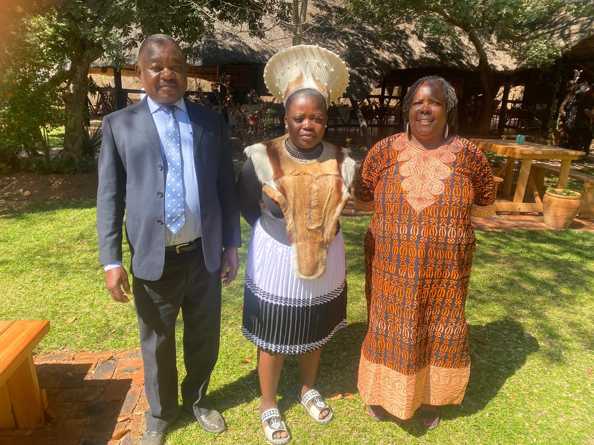 WCOZIMBABWE's tweet photo. We are starting the new week on a very high note! We celebrate the newly installed Chief of Hwange, Chief Mvuthu! We now have a total of 7 female chiefs in Zimbabwe! #section56
We celebrate women leadership and breaking cultural barriers. #section56 https://t.co/yAwUPBi0ds