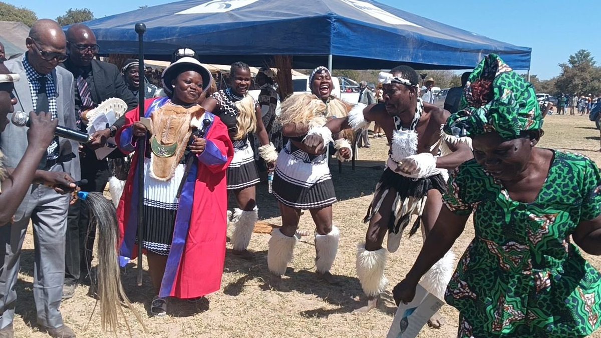 WCOZIMBABWE's tweet photo. We are starting the new week on a very high note! We celebrate the newly installed Chief of Hwange, Chief Mvuthu! We now have a total of 7 female chiefs in Zimbabwe! #section56
We celebrate women leadership and breaking cultural barriers. #section56 https://t.co/yAwUPBi0ds