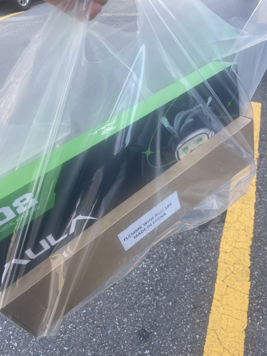 오늘 용산 타건샵 돌고 독거미 입문하엿읍니다