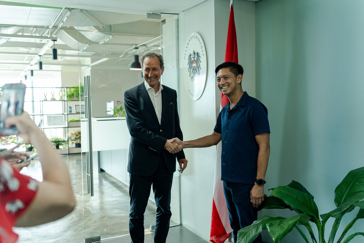 AustriaInPH's tweet photo. Austrian Ambassador to the Philippines H.E. Johann Brieger visited the Honorary Consulate in Davao City, meeting Honorary Consul Ricardo Lagdameo to discuss priorities in consular services, trade, investment &amp; cultural exchange in the Southern Philippines.

#AustriaInPH https://t.co/sZ4PeK4YWu