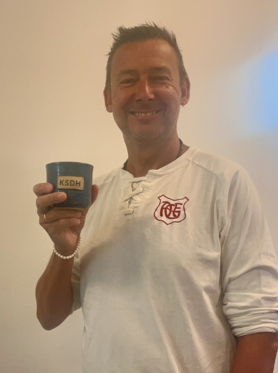 Så blev der atter #kampdag - og én er #DressedForSuccess ved samlebåndet 

#OBAGF #sldk

#kampkoppen #sejr #toseehjørnet
#viskalhatrepoint 

#ultratwitteragf #KSDH 🤍💙