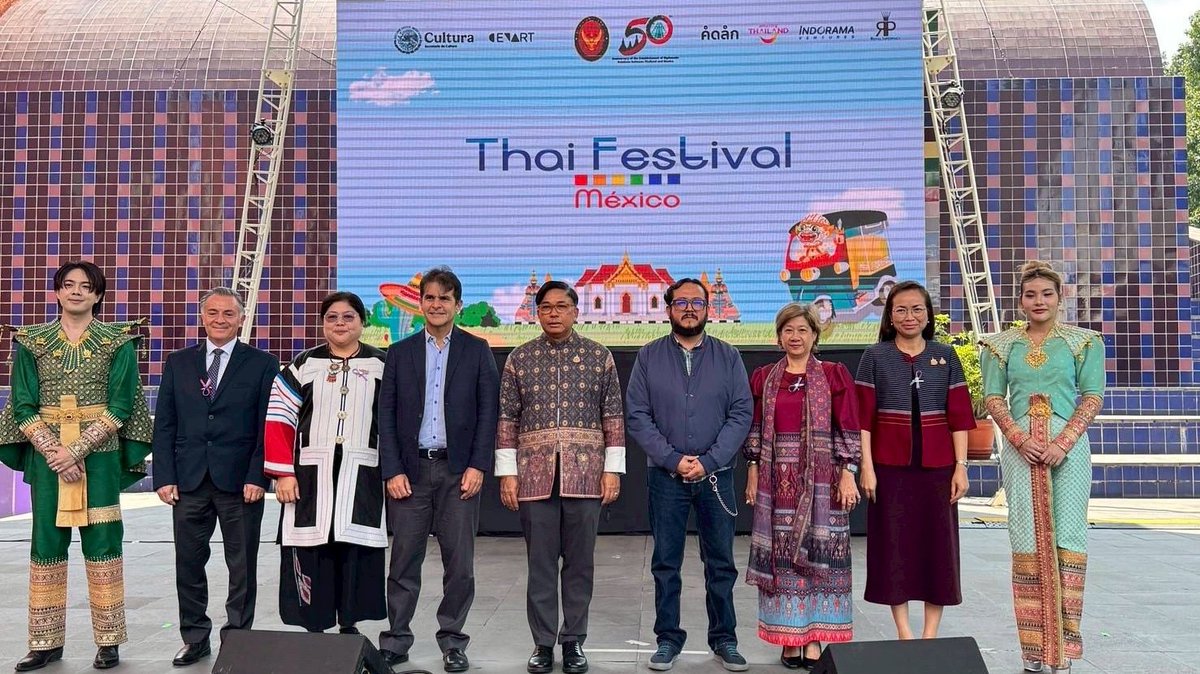 Tatnews_Org's tweet photo. ๐น๐ญ๐ฒ๐ฝ Thailand & Mexico celebrate 50 years of diplomatic ties!
Thai Festival Mexico 2025 brought Thai culture to the heart of CDMX with food, dance & friendship. โจ๐
๐ https://t.co/0SxEjufEak
#Thailand #TATNews #ThaiTravelNews #ThaiFestivalMexico #ThailandMexico50Years #AmazingThailand