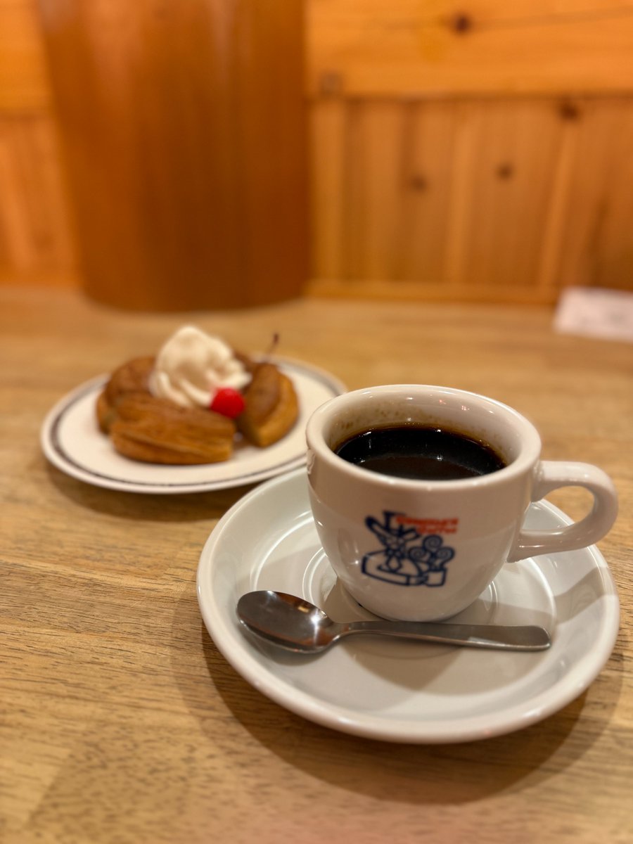 先日、コメダ珈琲店の「とろみコーヒー」を飲みに行ってきました。

これは、飲み込みが少し難しくなった方でも安心して飲めるように、コーヒーにとろみをつけたメニューです。店舗限定メニューなので公式HPで検索してから飲みに行くといいと思います。