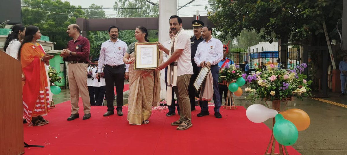 AIIA_NDelhi's tweet image. On the occasion of Independence Day celebrations, AIIA, New Delhi, proudly honoured four of our distinguished faculty members with the Extraordinary Service Award for their unwavering dedication and exemplary contributions to Ayurveda: