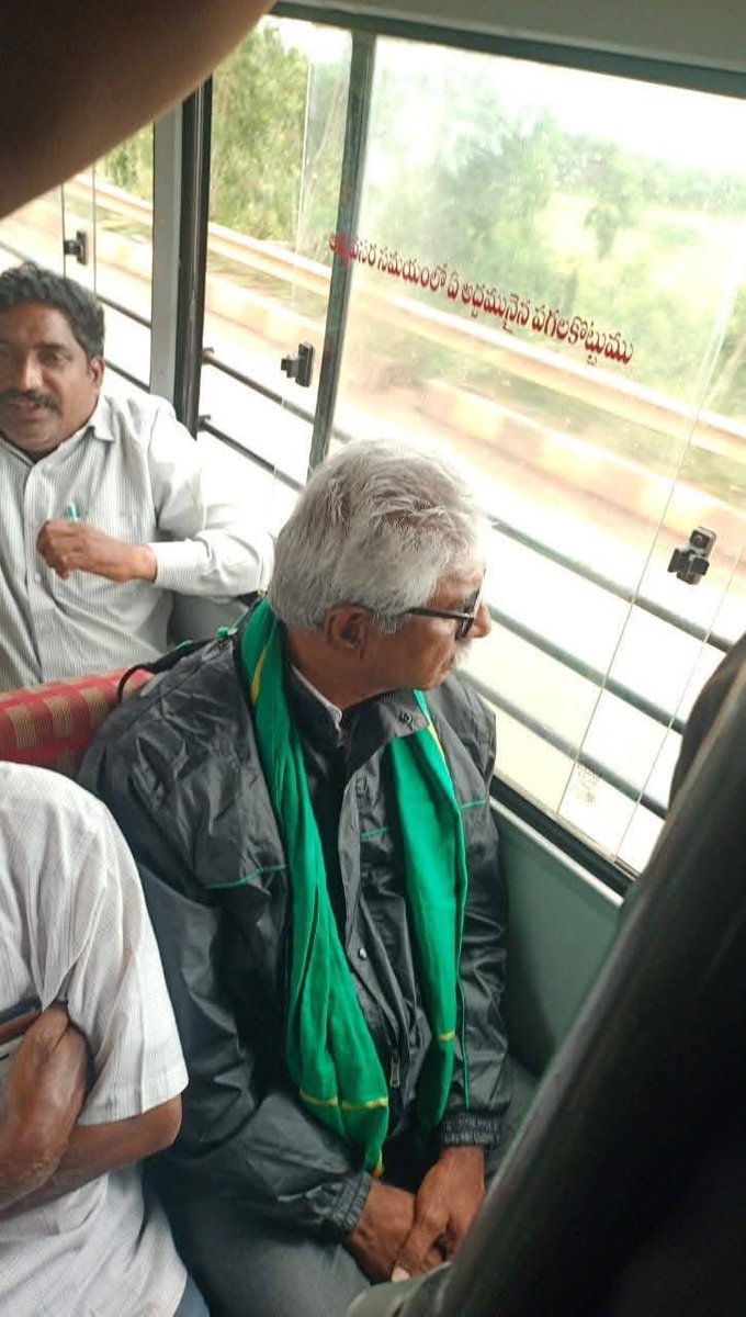 vsrcpm's tweet photo. కార్పొరేట్లకు కొమ్ము కాస్తూ రైతులను నాశనం చేస్తున్న భూసేకరణకు వ్యతిరేకంగా రైతు సంఘాల పిలుపులో భాగంగా "చలో కరేడు" కార్యక్రమంలో భాగంగా జాతీయ రహదారి వద్ద అరెస్టు చేసిన పోలీసులు..
#karedufarmers #chalokaredu #CPIMAP #AndhraPradesh #Karedu #VSR #vsrinivasarao #CPIM #CPM #nellore https://t.co/LYjaWSsNaQ