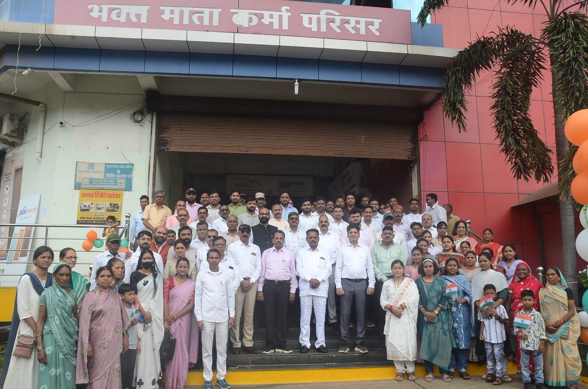 rdacgstate's tweet photo. रायपुर विकास प्राधिकरण द्वारा 79वां स्वतंत्रता दिवस समारोह हर्षोल्लास के साथ मनाया गया
प्राधिकरण के मुख्यालय में आयोजित कार्यक्रम में रायपुर विकास प्राधिकरण के अध्यक्ष श्री नंद कुमार साहू जी द्वारा ध्वजारोहण कर राष्ट्रध्वज को सलामी दी गई। 
#HappyIndependenceDay2025 https://t.co/eYAvjgIYRx