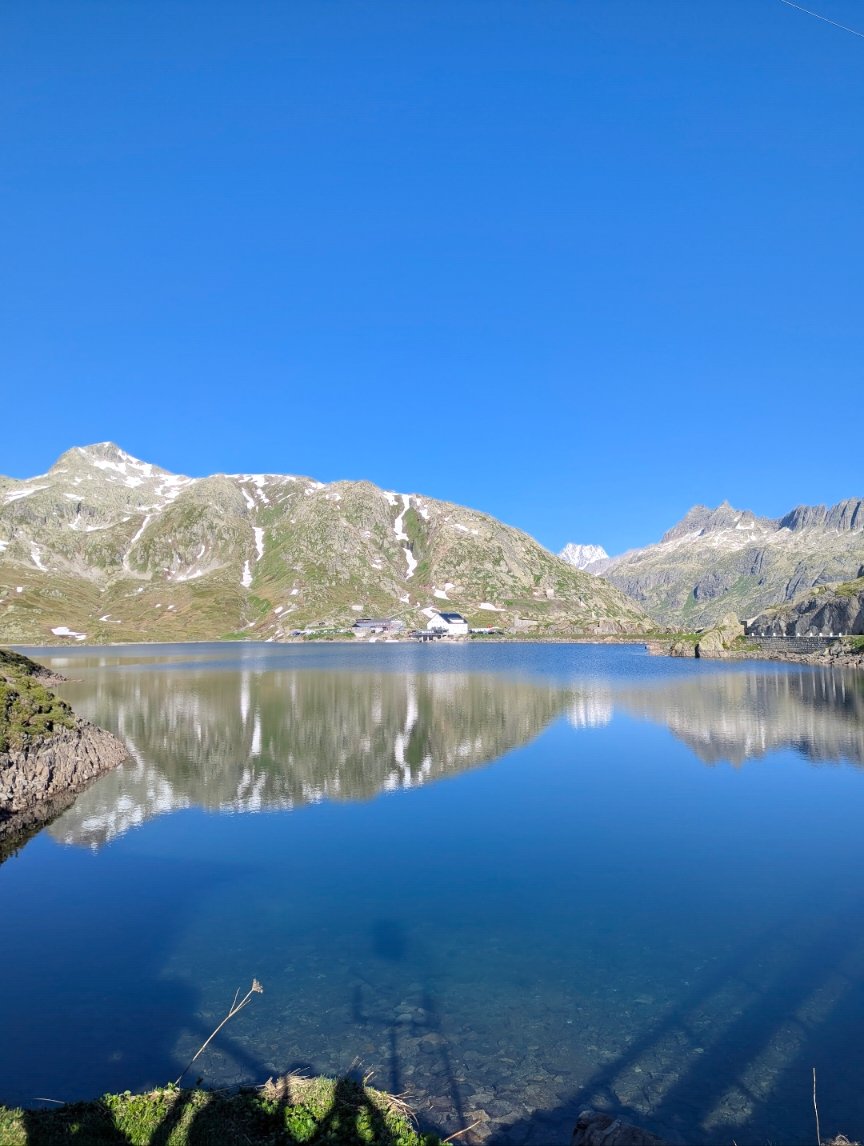 rail_arri's tweet image. Pero al llegar a #Gletsch nos desviamos de nuestra ruta a Chur y comenzamos a subir el Puerto de #Grimsel.

Tenemos reservado un viaje en un funicular muy especial.