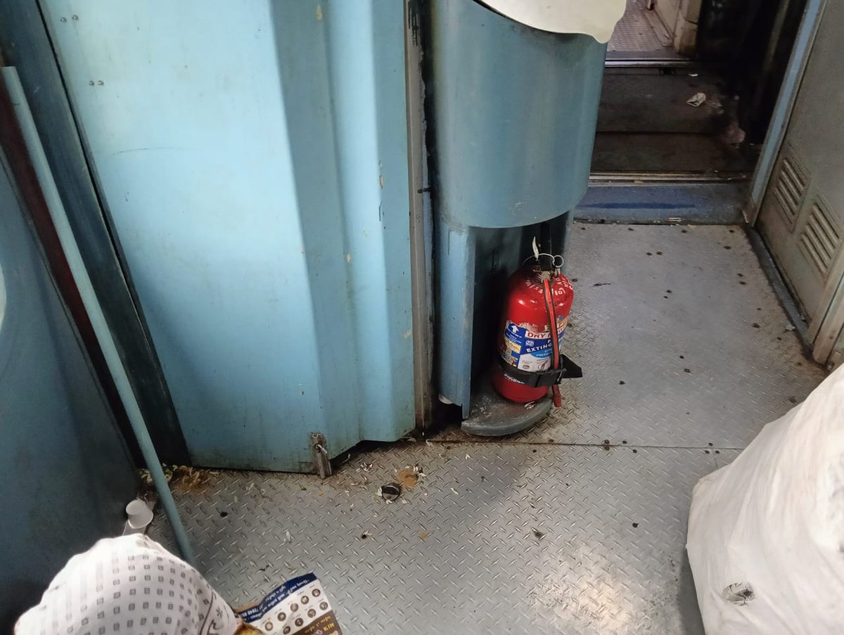mgajria's tweet photo. Dear @AshwiniVaishnaw ji,  @IndianRailUsers @indianrail
Traveling to Mumbai from Surat, couldn't even board the train as door was blocked with garbage... Has to board from the next bogie with the luggage... We are aged 50 plus 
And there seem some unreserved  random passengers https://t.co/tJiDi4tXZo
