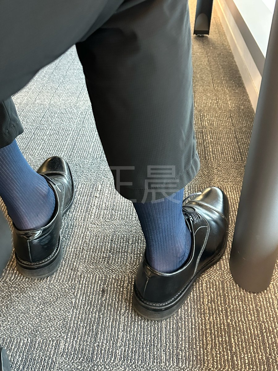 新的一周，给粉丝穿的条纹蓝丝🧦