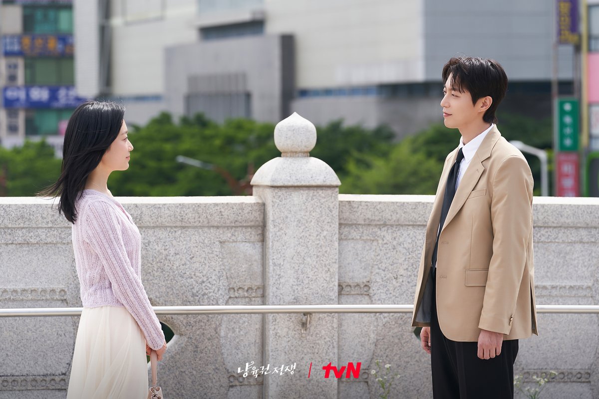 CJnDrama's tweet photo. 때론 까칠하고, 때론 귀여웠던 윤두준X김슬기 부부🧡
절대 이혼하지 말고 행복해라냥!

tvN X TVING 단편 드라마 큐레이션
<O'PENing(오프닝) 2025 - 냥육권 전쟁> 굿바이다냥😽

#OPENing #오프닝 #냥육권전쟁 #윤두준 #김슬기
#tvN #같이달려tvN #스트리밍은TVING
#티빙에서스트리밍 https://t.co/BF72VFXPEF